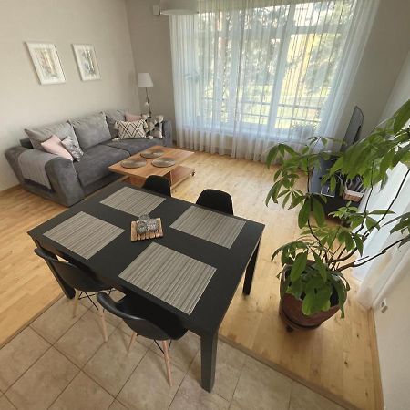 Cozy Home Apartment Kaivas, Free Parking, Self Check-In Riga Esterno foto