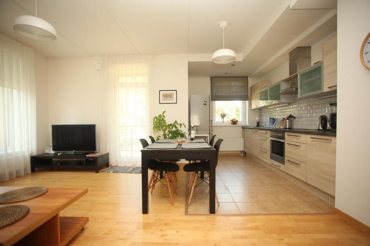 Cozy Home Apartment Kaivas, Free Parking, Self Check-In Riga Esterno foto