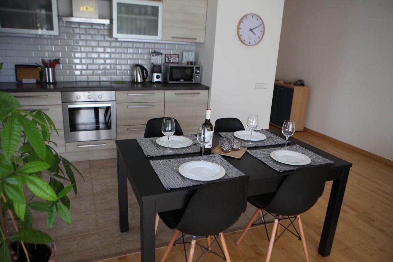 Cozy Home Apartment Kaivas, Free Parking, Self Check-In Riga Esterno foto