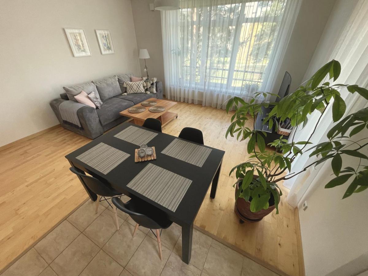 Cozy Home Apartment Kaivas, Free Parking, Self Check-In Riga Esterno foto